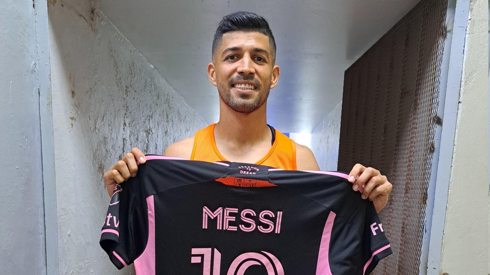 Nelson Bonilla, el que se llev&oacute; la camiseta de Lionel Messi | Cortes&iacute;a: X