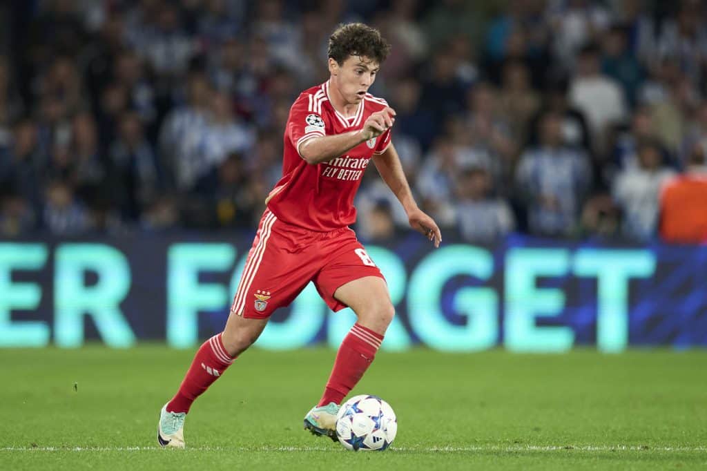 Joao Neves, Benfica durante la UEFA Champions League. | Cortes&iacute;a: Icon Sport.