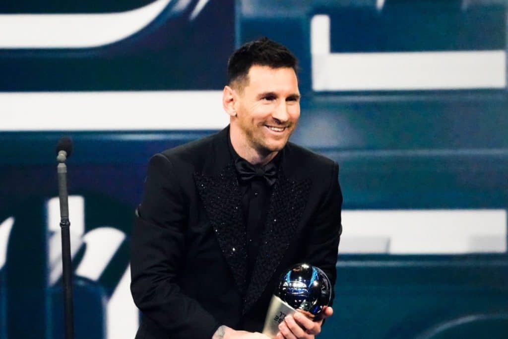 Lionel Messi con el The Best | Cortes&iacute;a: Icon Sport