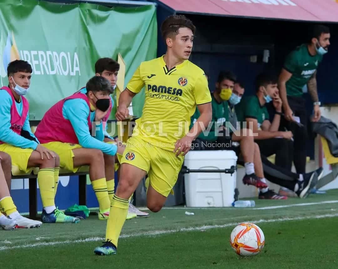 Iván Pomba, de cumplir su sueño de jugar en Racing de Nueva Italia, a ganarse un lugar en el ascenso italiano