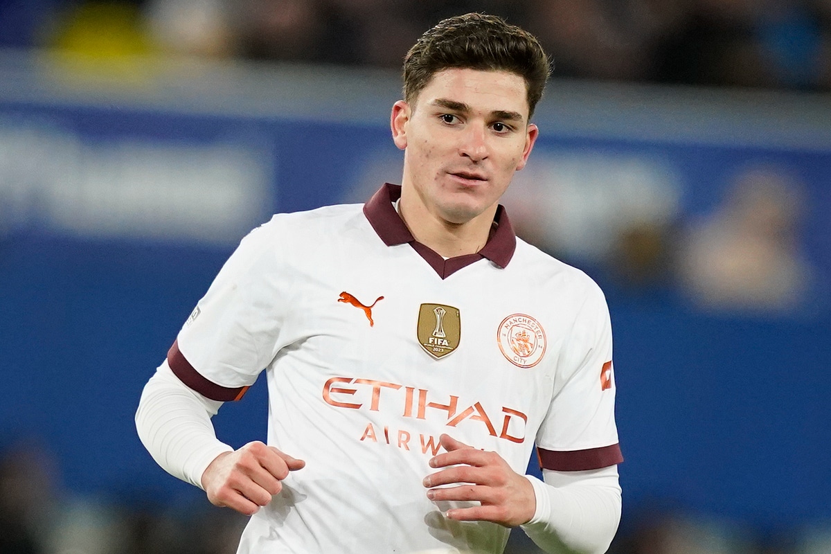 Futbolistas latinos - Juli&aacute;n &Aacute;lvarez