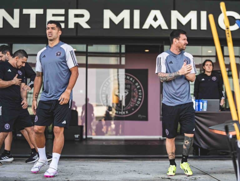 El detalle que pas&oacute; DESAPERCIBIDO despu&eacute;s del reencuentro entre Lionel Messi y Luis Su&aacute;rez