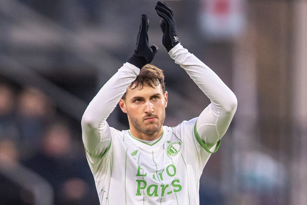 Futbolistas latinos - Santiago Gim&eacute;nez