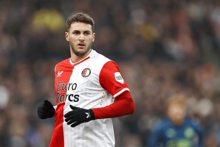 Santiago Gim&eacute;nez sigue DOMINANDO la Eredivisie: la lista que lo ubica entre los MEJORES delanteros de Europa