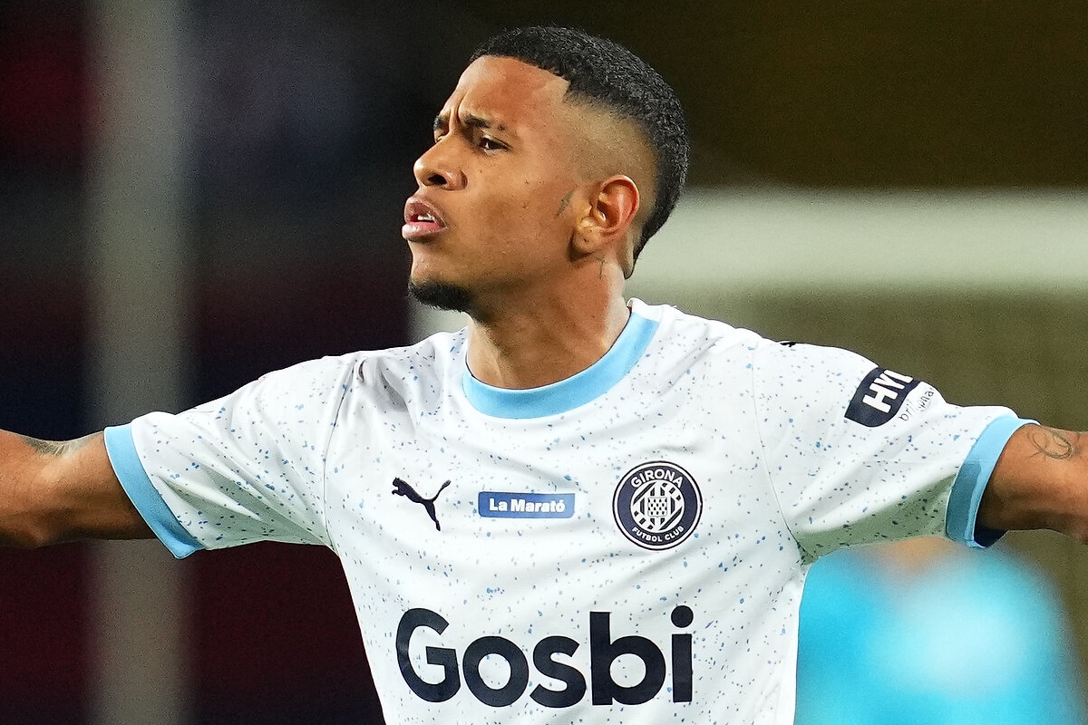 Futbolistas latinos - Savinho