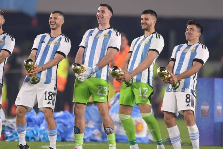 &iquest;Se junta con el Dibu Mart&iacute;nez? Un campe&oacute;n del mundo con Argentina despert&oacute; el inter&eacute;s del Aston Villa