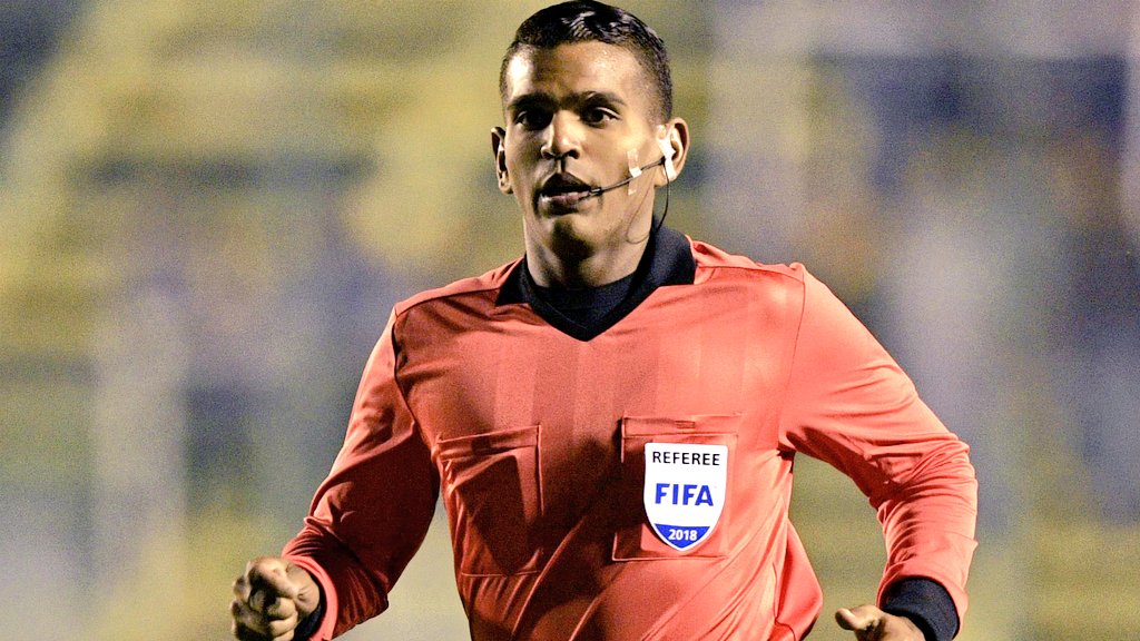 Qui&eacute;n es Alexis Herrera, el &aacute;rbitro del Always Ready vs. Sporting Cristal por el partido de ida de la Fase 2 de la Copa Libertadores 2024