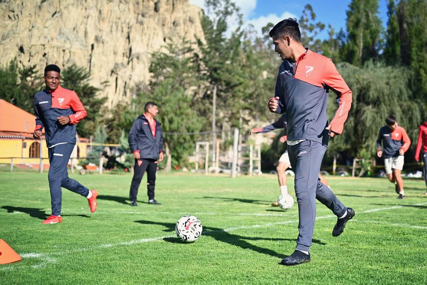 Estadio Municipal de El Alto: Las consecuencias de jugar al f&uacute;tbol a 4.000 metros sobre el nivel del mar