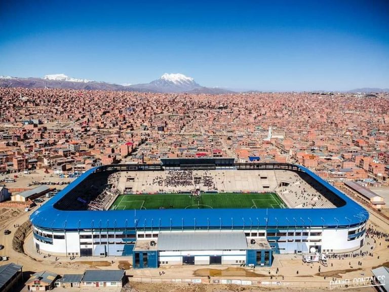 Estadio Municipal de El Alto: Las consecuencias de jugar al f&uacute;tbol a 4.000 metros sobre el nivel del mar