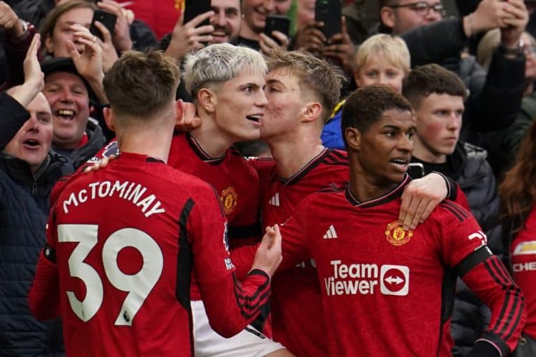 A lo Cristiano Ronaldo: As&iacute; fue el &eacute;pico festejo de Alejandro Garnacho con Manchester United