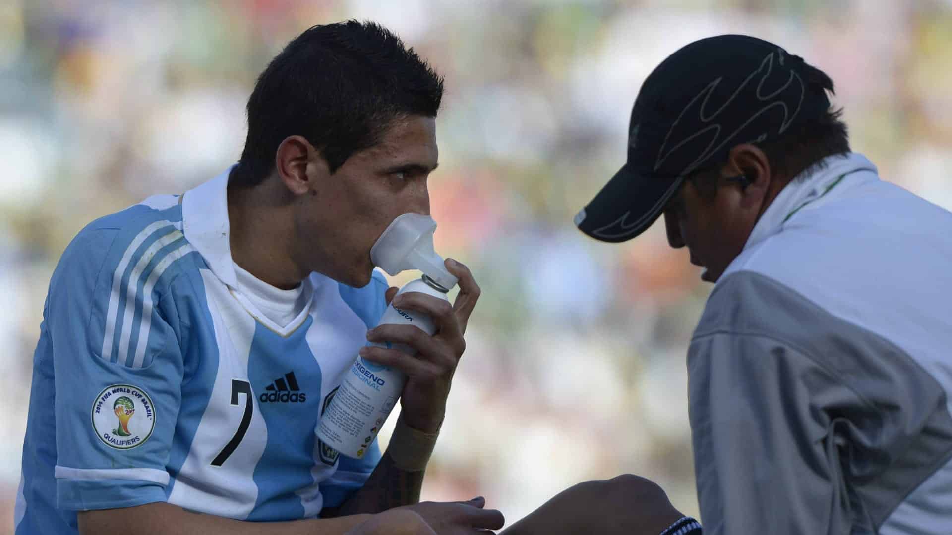 Estadio Municipal de El Alto: Las consecuencias de jugar al f&uacute;tbol a 4.000 metros sobre el nivel del mar