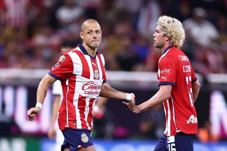 Chicharito Hern&aacute;ndez: &iquest;Cu&aacute;ntos goles le faltan para alcanzar a Omar Bravo como el m&aacute;ximo goleador de Chivas?