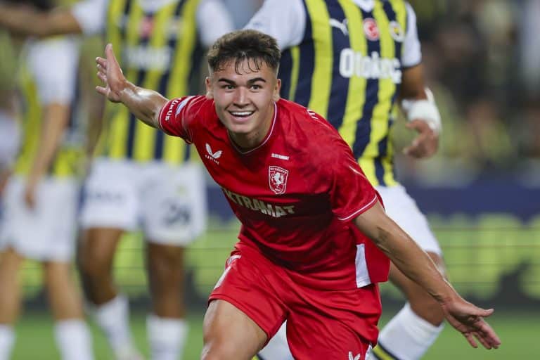 &iquest;Qui&eacute;n es Manfred Ugalde, el delantero tico que destruy&oacute; el r&eacute;cord de Argentina, la campeona del mundo?