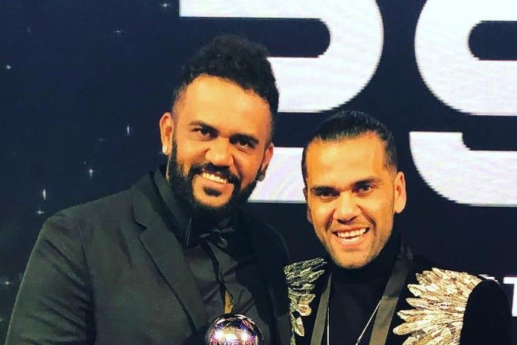 Ney y Dani Alves | Cortes&iacute;a: @NeyAlves