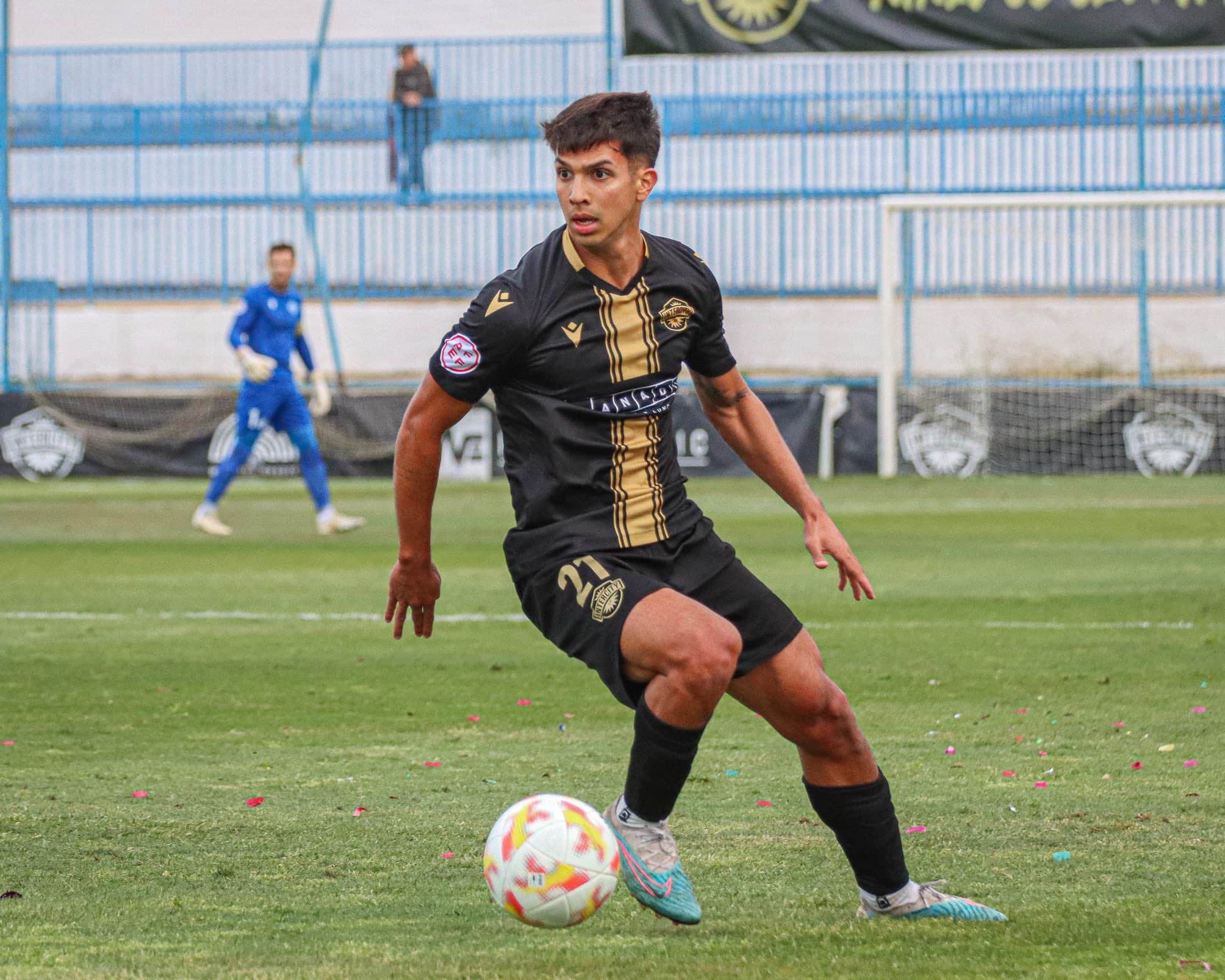 Adem&aacute;s de Luis Adv&iacute;ncula, qu&eacute; otros futbolistas peruanos adquirieron la nacionalidad espa&ntilde;ola
