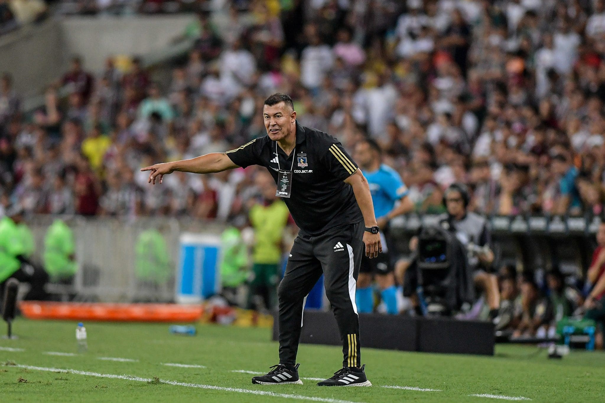Temor en el Cacique: El negativo r&eacute;cord que acecha a Jorge Almir&oacute;n si Colo Colo cae en el Cl&aacute;sico contra Universidad Cat&oacute;lica