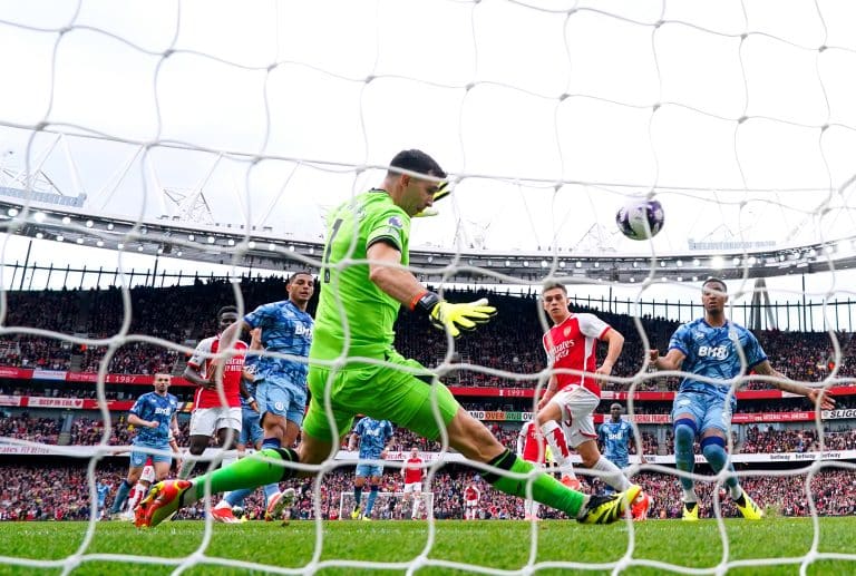Emiliano Mart&iacute;nez, imparable: el portero argentino estableci&oacute; un nuevo r&eacute;cord en la Premier League