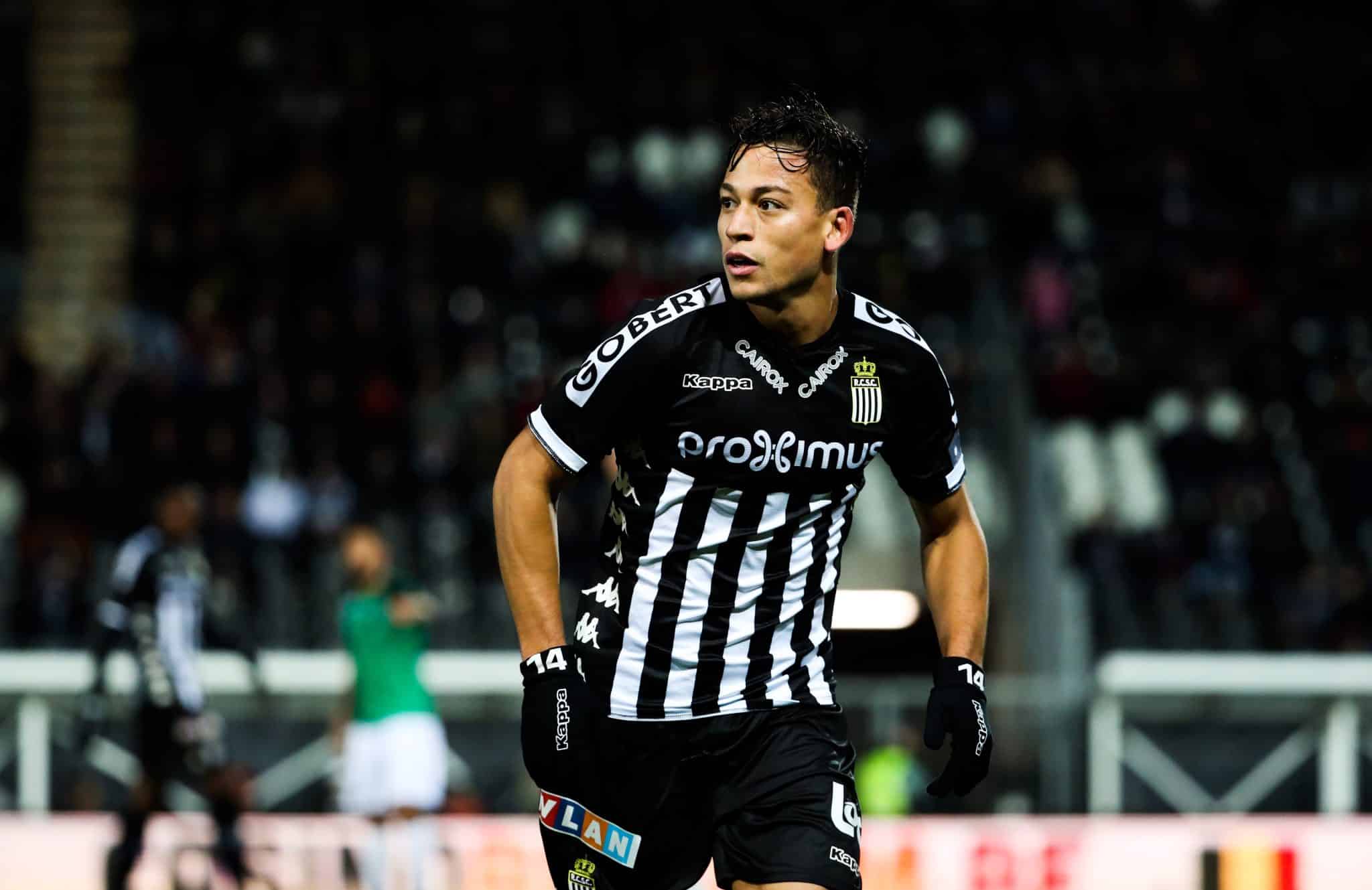 Adem&aacute;s de Luis Adv&iacute;ncula, qu&eacute; otros futbolistas peruanos adquirieron la nacionalidad espa&ntilde;ola