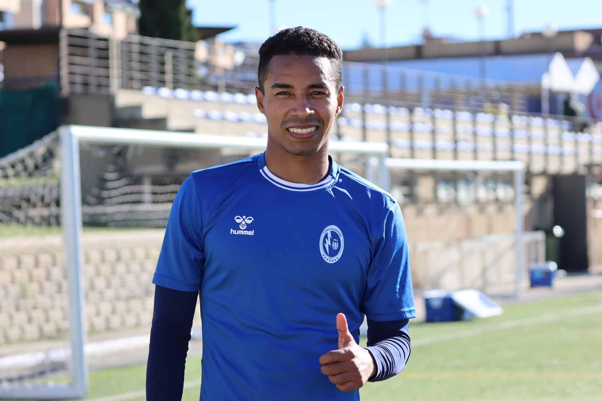 Adem&aacute;s de Luis Adv&iacute;ncula, qu&eacute; otros futbolistas peruanos adquirieron la nacionalidad espa&ntilde;ola