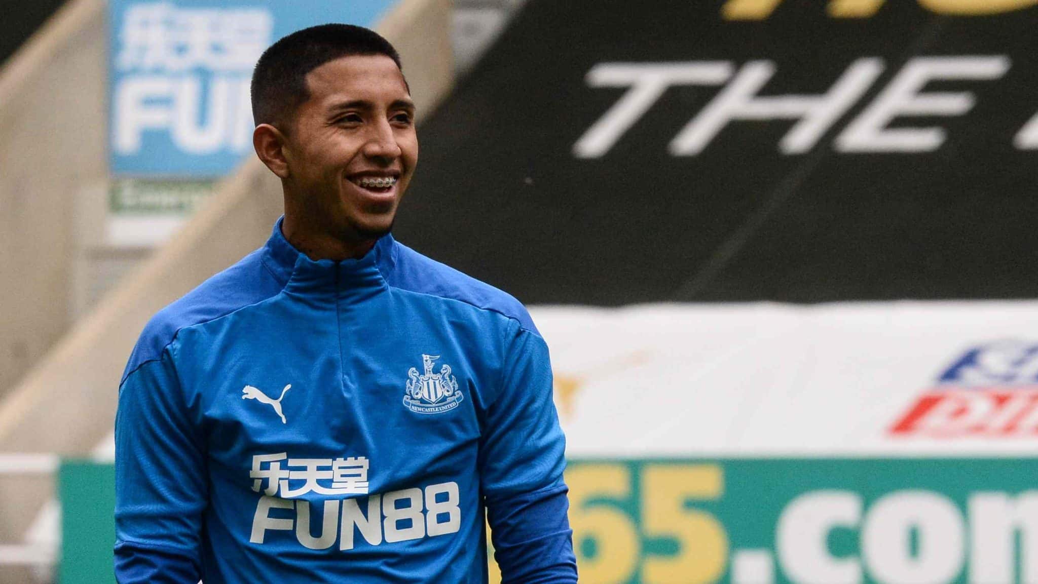 Adem&aacute;s de Luis Adv&iacute;ncula, qu&eacute; otros futbolistas peruanos adquirieron la nacionalidad espa&ntilde;ola