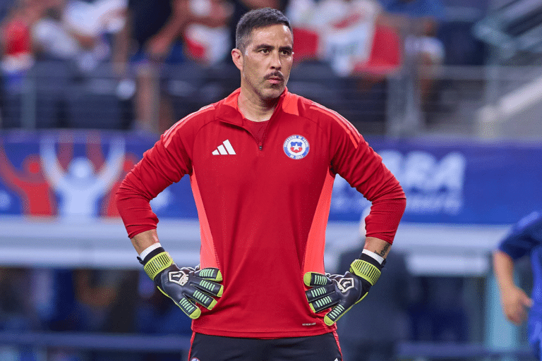 &iquest;Por qu&eacute; no juega Claudio Bravo el Chile vs. Canad&aacute; por la Copa Am&eacute;rica 2024?