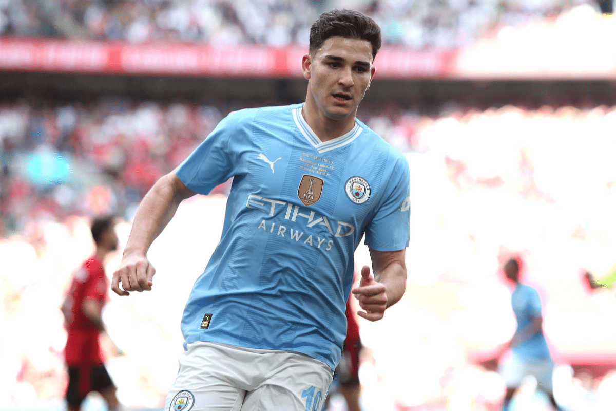 Juli&aacute;n &Aacute;lvarez