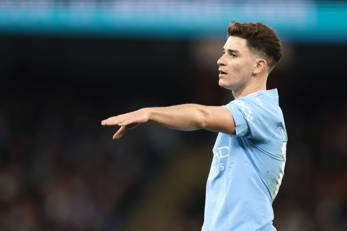 Juli&aacute;n &Aacute;lvarez