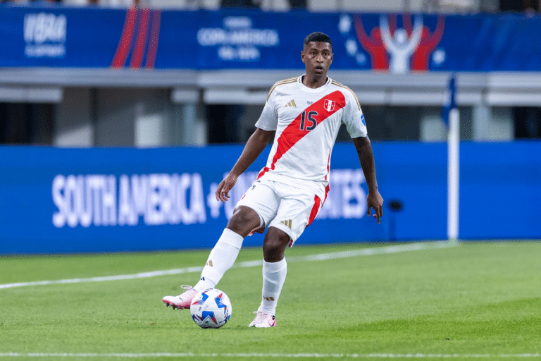 Baja ante Argentina en Copa Am&eacute;rica 2024: Jorge Fossati ya encontr&oacute; el reemplazo de Miguel Araujo, &iquest;qui&eacute;n es y qu&eacute; le puede aportar a la Selecci&oacute;n Per&uacute;?