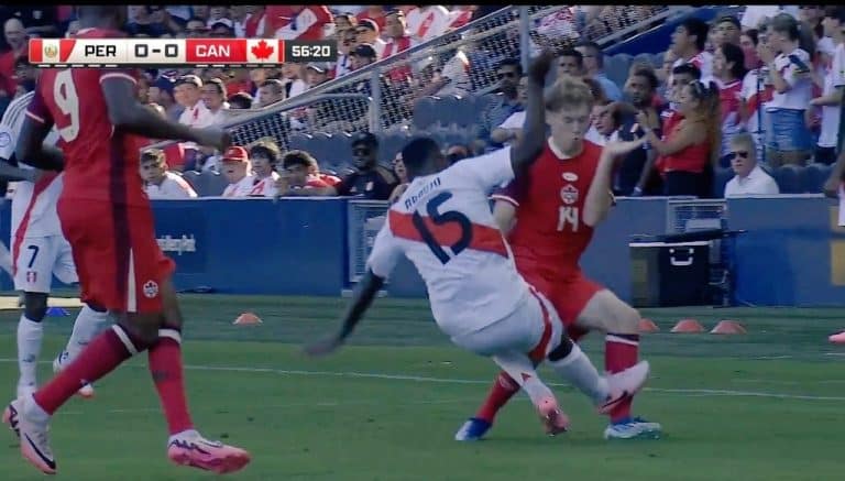 VIDEO: Miguel Araujo es EXPULSADO tras una dura falta en el Per&uacute; vs Canad&aacute; por la Copa Am&eacute;rica 2024
