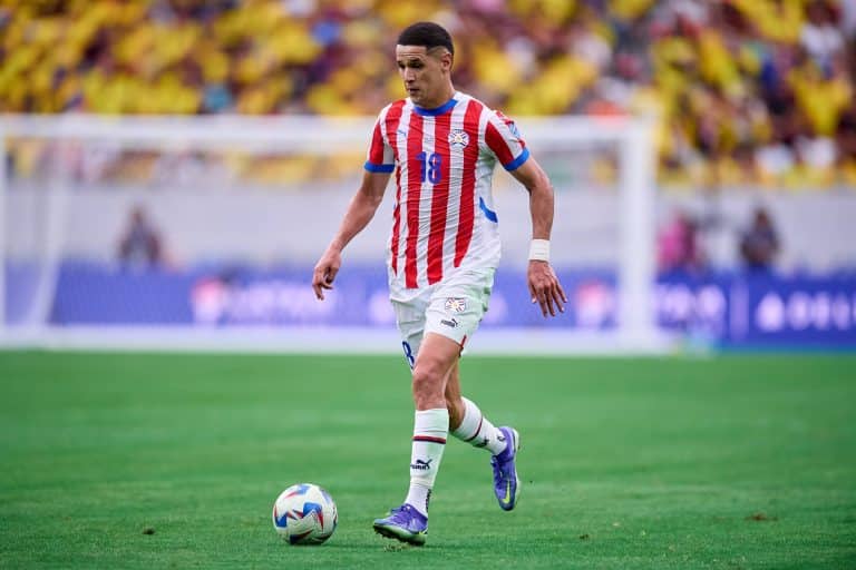 De vendedor ambulante a figura de la Selecci&oacute;n Paraguay en la Copa Am&eacute;rica 2024: La inspiradora historia de &Aacute;lex Arce