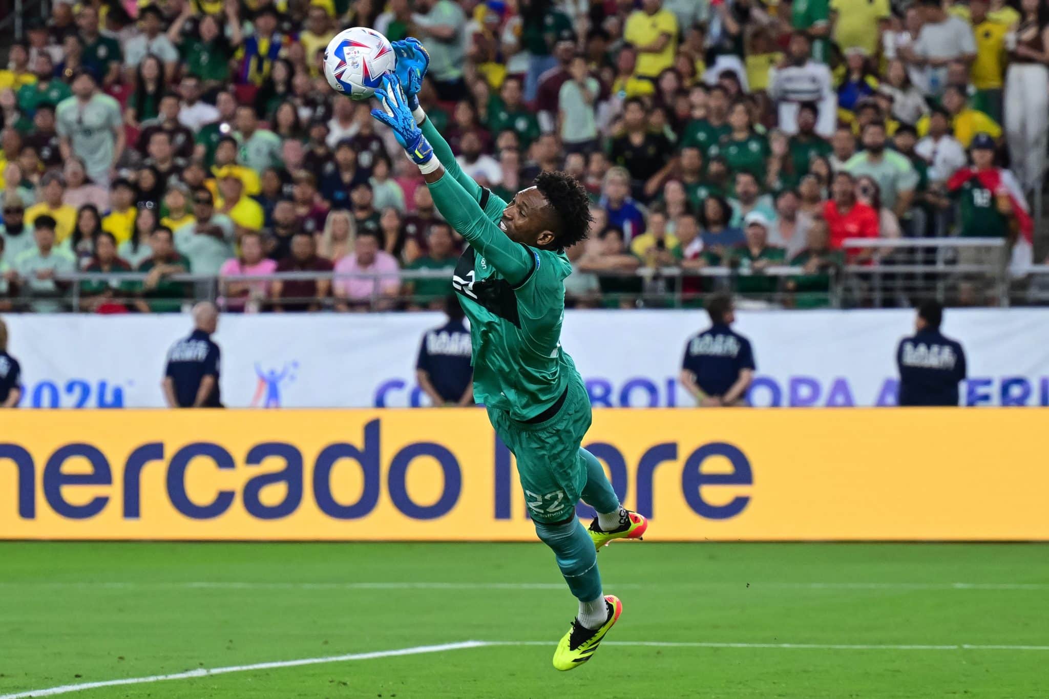 Alexander Dom&iacute;nguez en los penales: atajadas, efectividad y goles recibidos