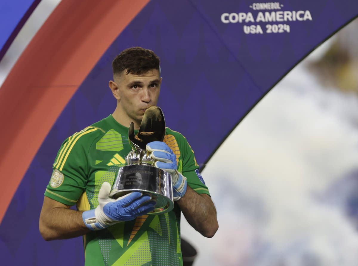 &iquest;Cu&aacute;ntas vallas invictas necesita el "Dibu" Mart&iacute;nez para cumplir su objetivo con la Selecci&oacute;n Argentina?