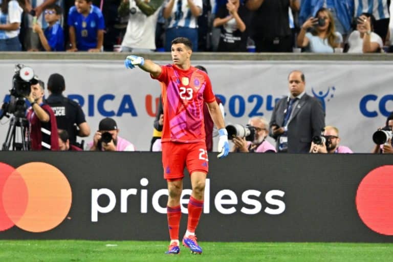 Todos los penales atajados por Dibu Mart&iacute;nez en tandas con la Selecci&oacute;n Argentina