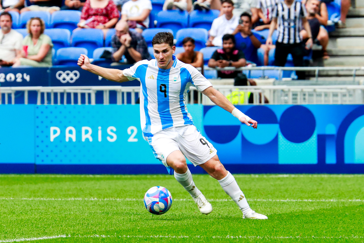 Juli&aacute;n &Aacute;lvarez