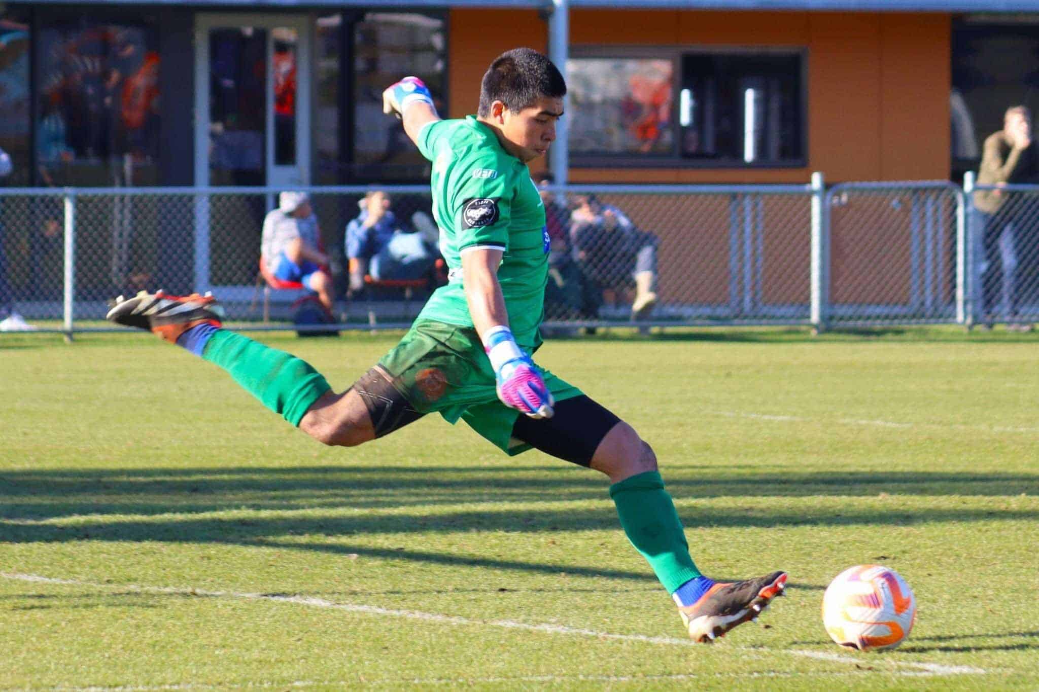 Mat&iacute;as Mu&ntilde;oz Lagos, el joven arquero chileno que est&aacute; dejando huella en Tasmania