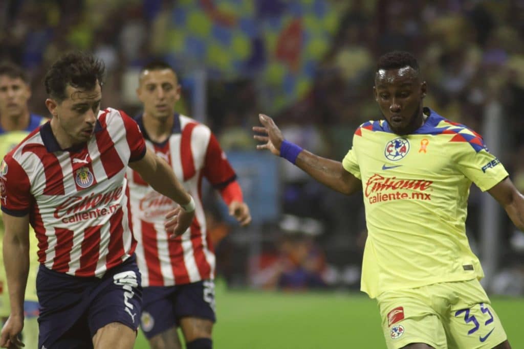 Am&eacute;rica Chivas Liga MX | Cortes&iacute;a: Imago