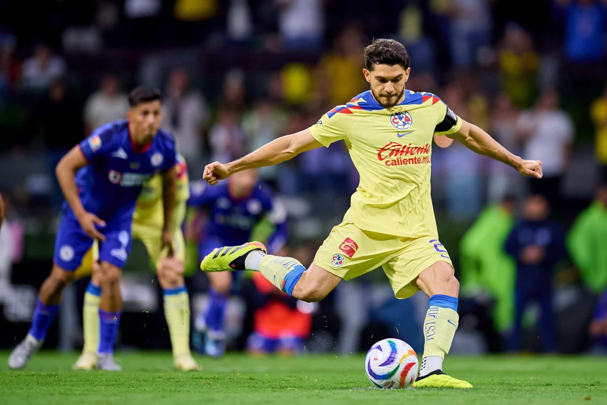 Cl&aacute;sico Joven: &iquest;Cu&aacute;ntos goles ha marcado Henry Mart&iacute;n en el Cruz Azul vs. Am&eacute;rica? Fuente: IMAGO