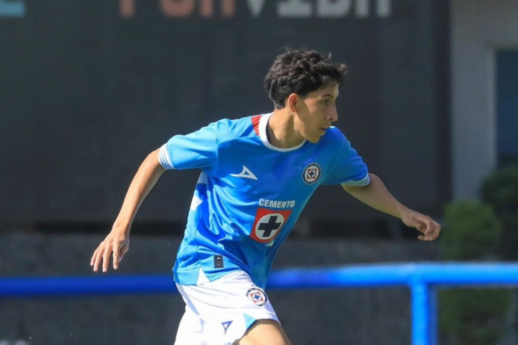 Christian Valdivia Cruz Azul 2024 | Cortes&iacute;a: Cruz Azul