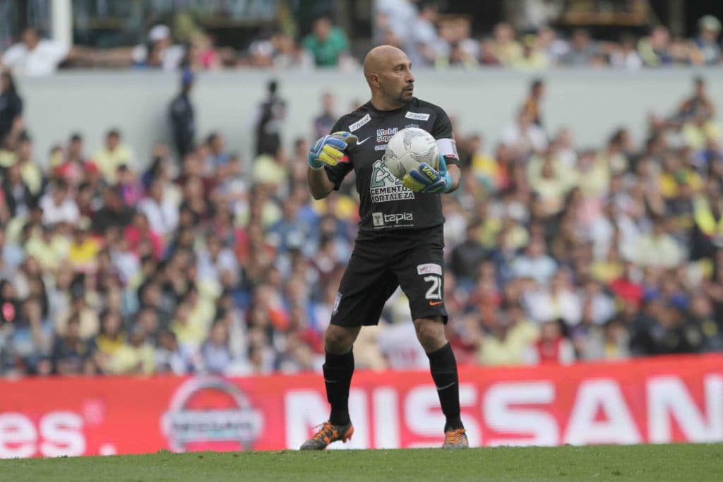 EUM20160715DEP18.JPG CIUDAD DE MEXICO Soccer/Futbol-Pachuca.- El arquero de los Tuzos, Oscar P&Atilde; rez, esta listo para ini