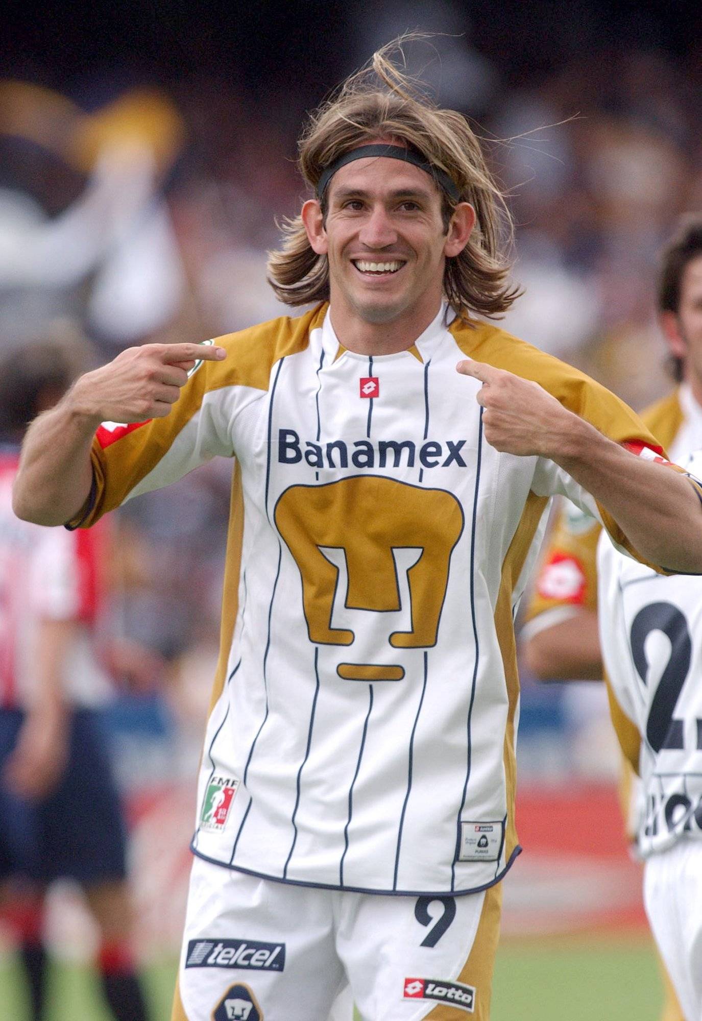 PUMAS VS CHIVAS MDF40328011. EL JUGADOR UNIVERSITARIO BRUNO MARIONI FESTEJA SUS DOS ANOTACIONES DURANTE EL ENCUENTRO EN