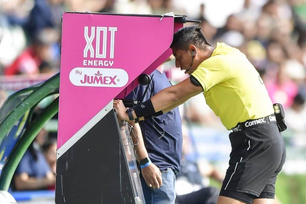 As&iacute; ser&iacute;a el nuevo VAR de la Liga MX 2024 / Cortes&iacute;a: IMAGO