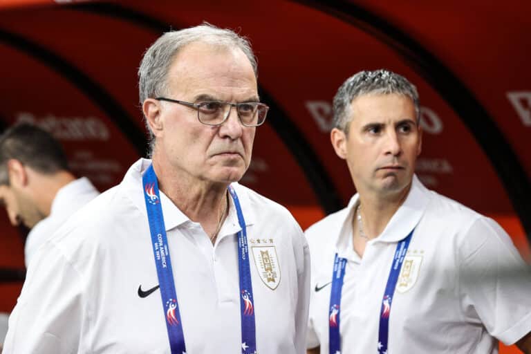 &iquest;Renuncia en puerta? Cu&aacute;nto cobra Marcelo Bielsa en Uruguay y hasta cu&aacute;ndo tiene contrato