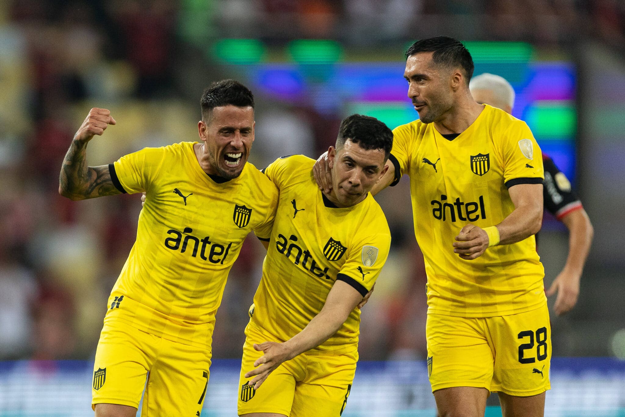 C&oacute;mo sali&oacute; Pe&ntilde;arol en el Estadio Centenario de Montevideo | Imago