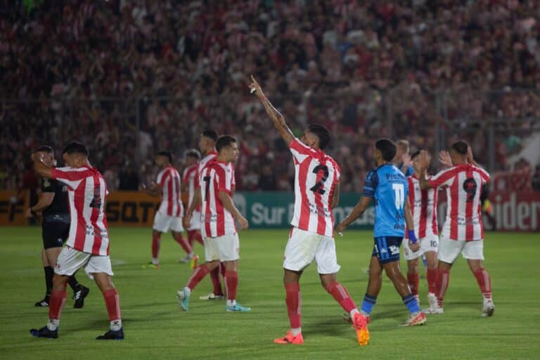 ¿Cuántos ascensos tiene San Martín de Tucumán a Primera?