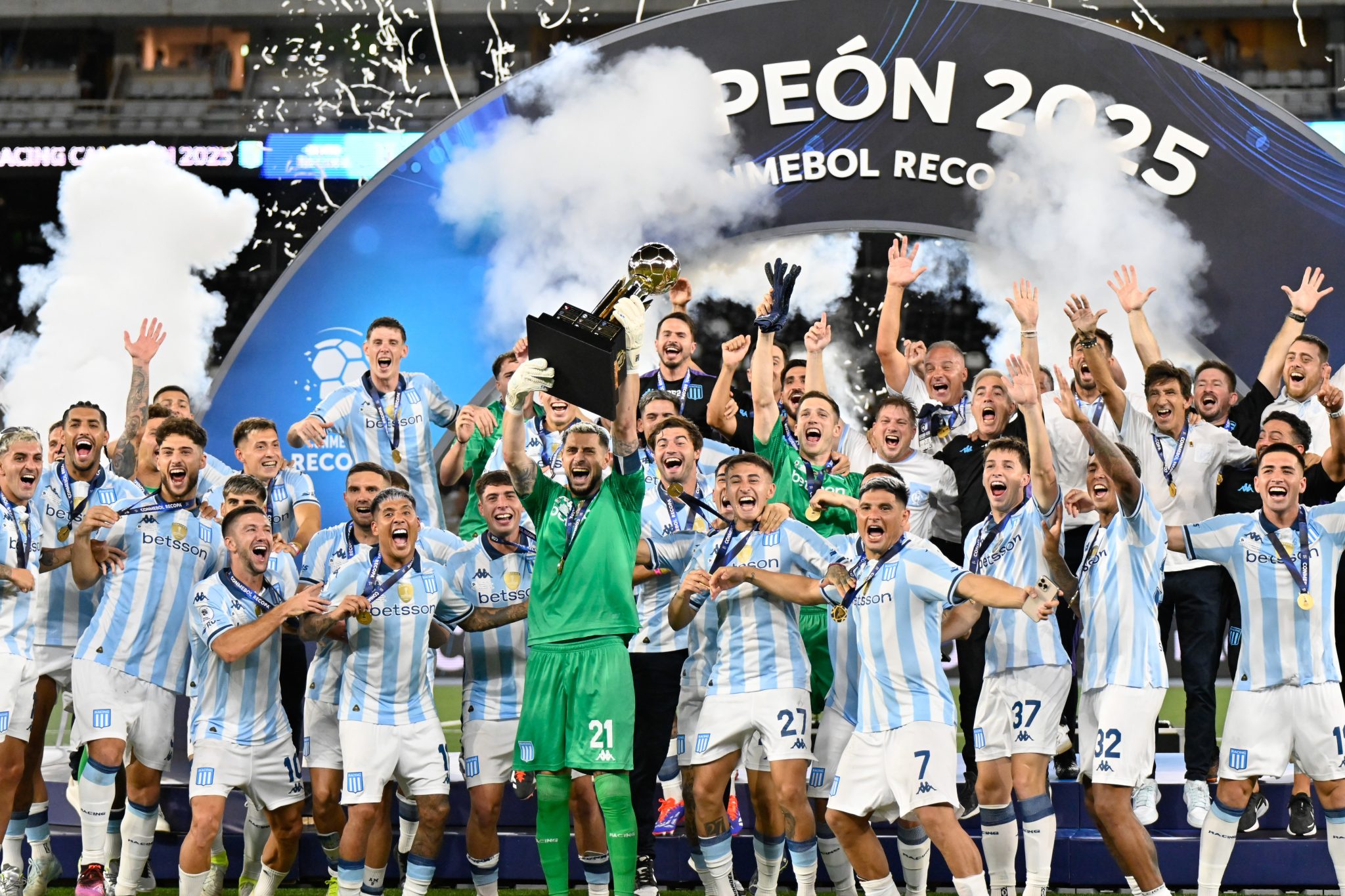 Racing se queda con la Recopa ante un Botafogo irreconocible