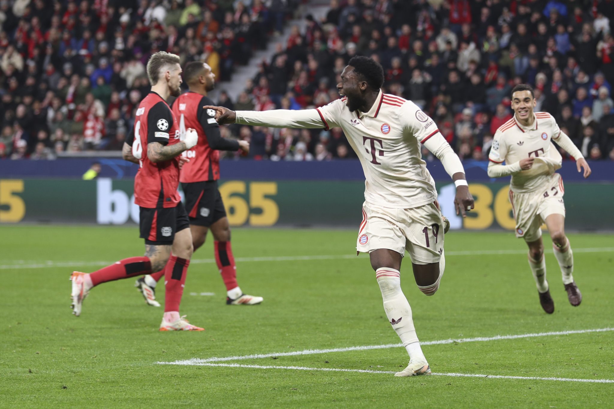Alphonso Davis, Bayer 04 Leverkusen - FC Bayern München - UEFA Champions League 2024/25