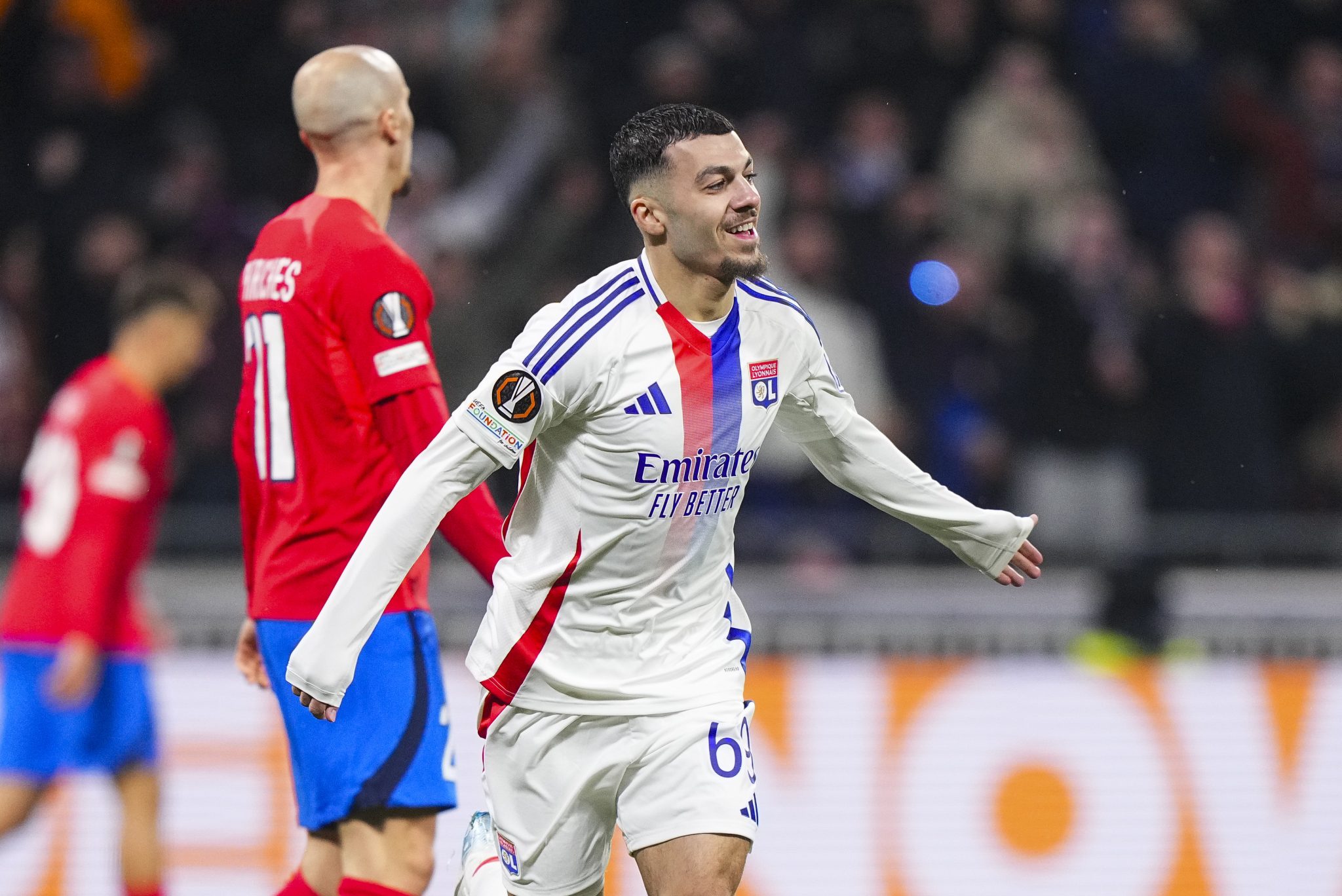 El Olympique Lyonnais arrasa al FCSB y se enfrentará al Manchester United en los cuartos de la Europa League