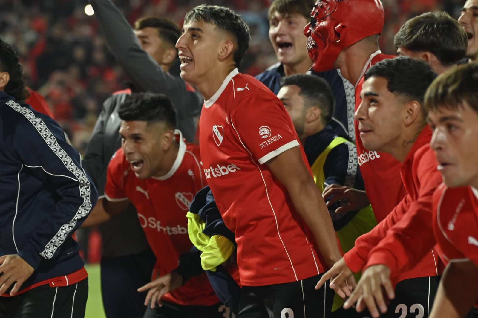 Jugadores de Independiente en el cl&aacute;sico ante Racing del 4 de abril de 2026
