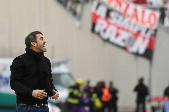 Eduardo Coudet dirige a River en la final del Torneo Apertura 2026 ante Belgrano
