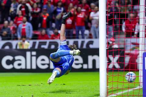 Sebasti&aacute;n Jurado, arquero de FC Ju&aacute;rez, en el partido ante Toluca del Apertura 2026